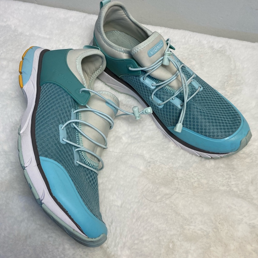 Vionic Women Sneaker .